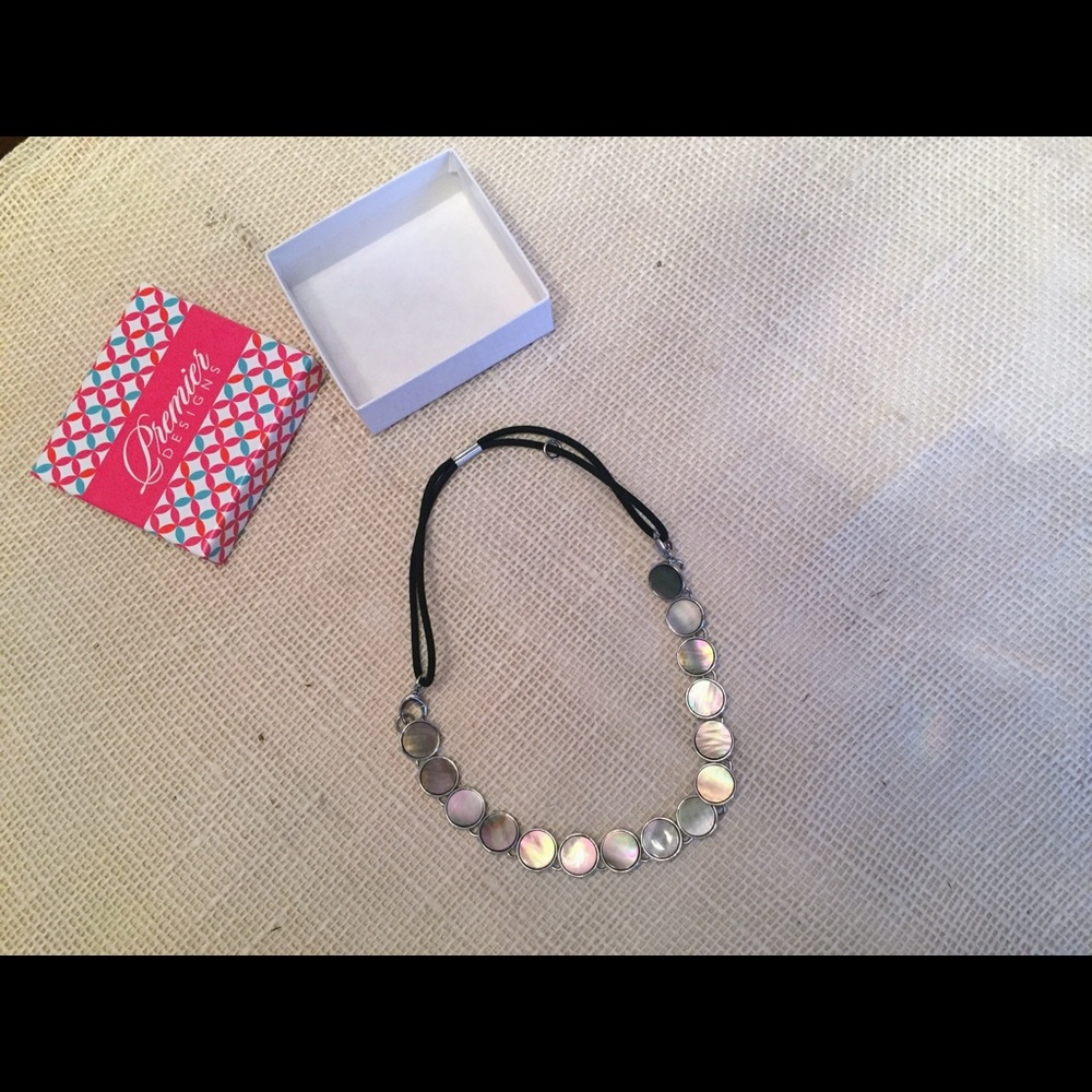 “Stylist” Necklace by Premier Designs